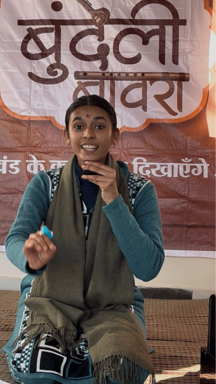 Participant speaking during a Bundeli Bawra cultural session